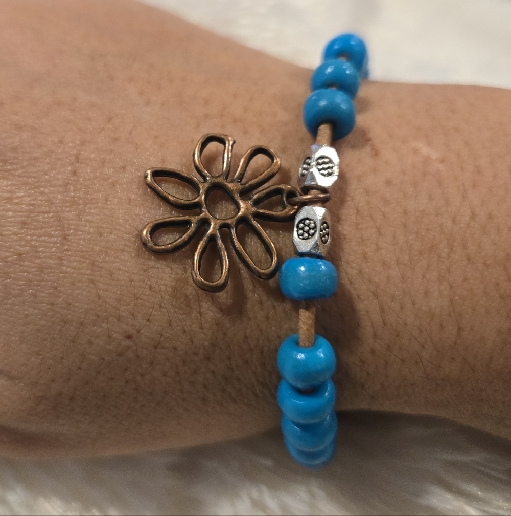 Blue Beaded Bracelet With Copper Tone Flower